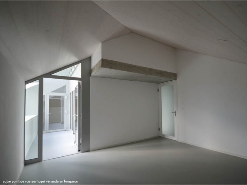 Bur  12 Photo N2004 Loge